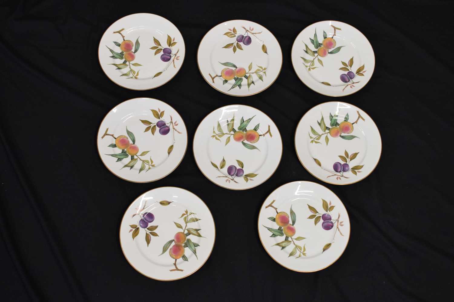 Worcester 'Evesham' part eight person dinner service - Image 18 of 25