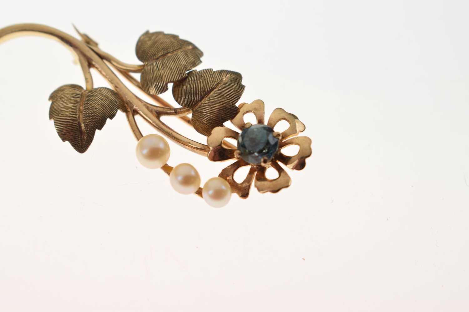 Deakin & Francis 9ct gold, pearl and blue stone brooch - Image 2 of 5