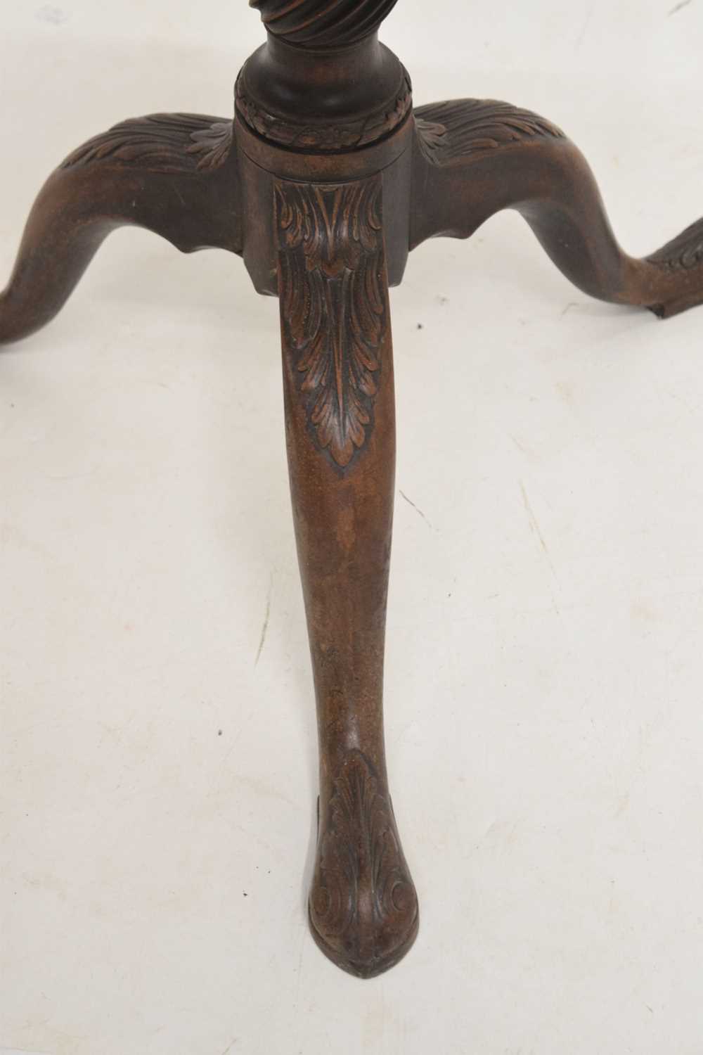 19th century mahogany piecrust tripod table - Image 2 of 7