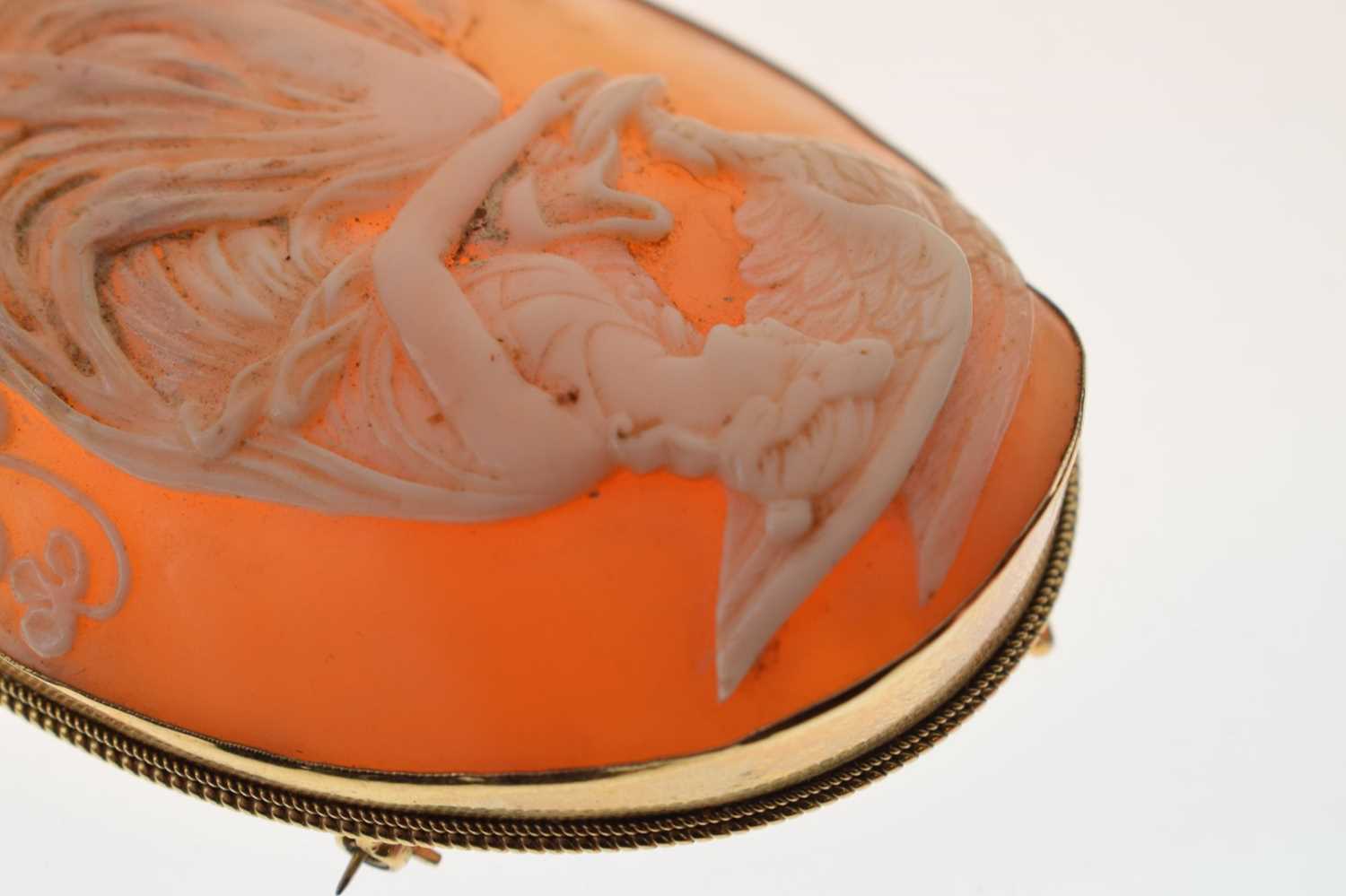 Large 9ct gold shell cameo brooch - Image 7 of 8