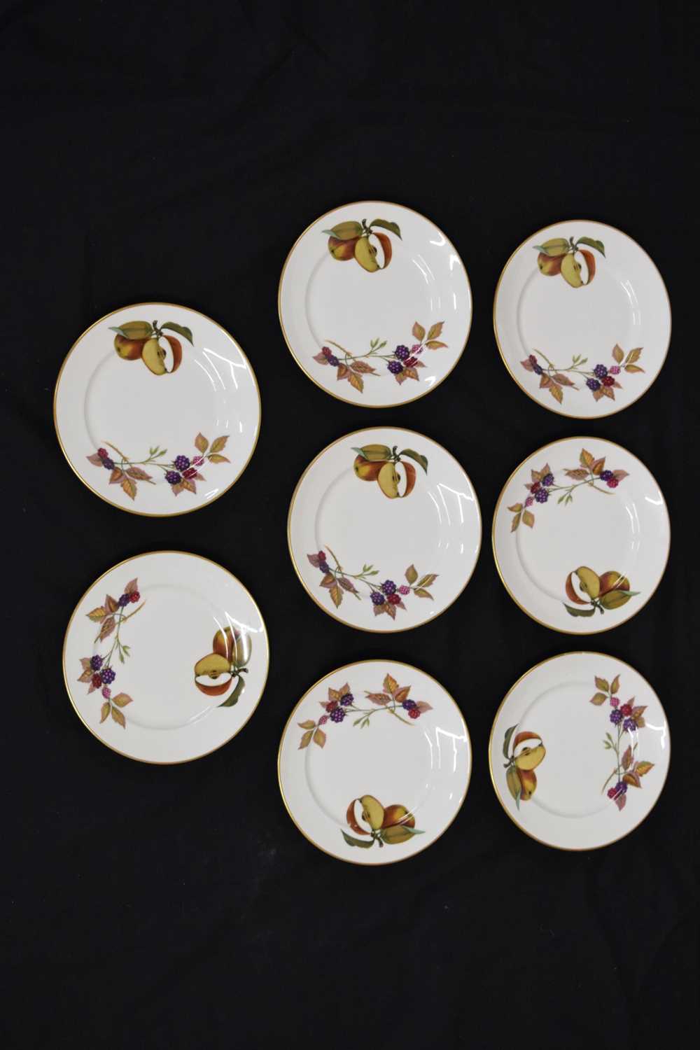 Worcester 'Evesham' part eight person dinner service - Image 14 of 25