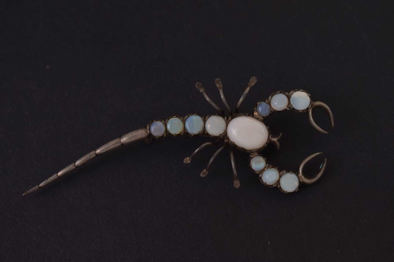 White metal scorpion brooch - Image 8 of 8