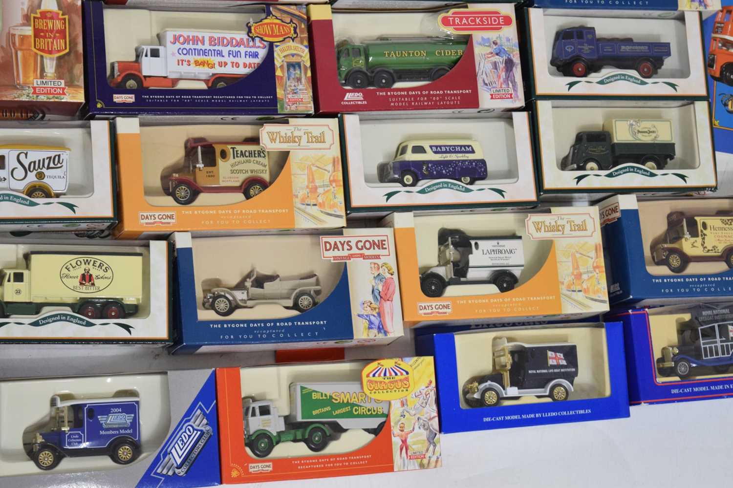 Mixed quantity of boxed diecast model vehicles - Image 8 of 8