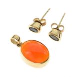 Fire opal cabochon 9ct gold pendant, and a pair of gem-set 9ct gold stud earrings