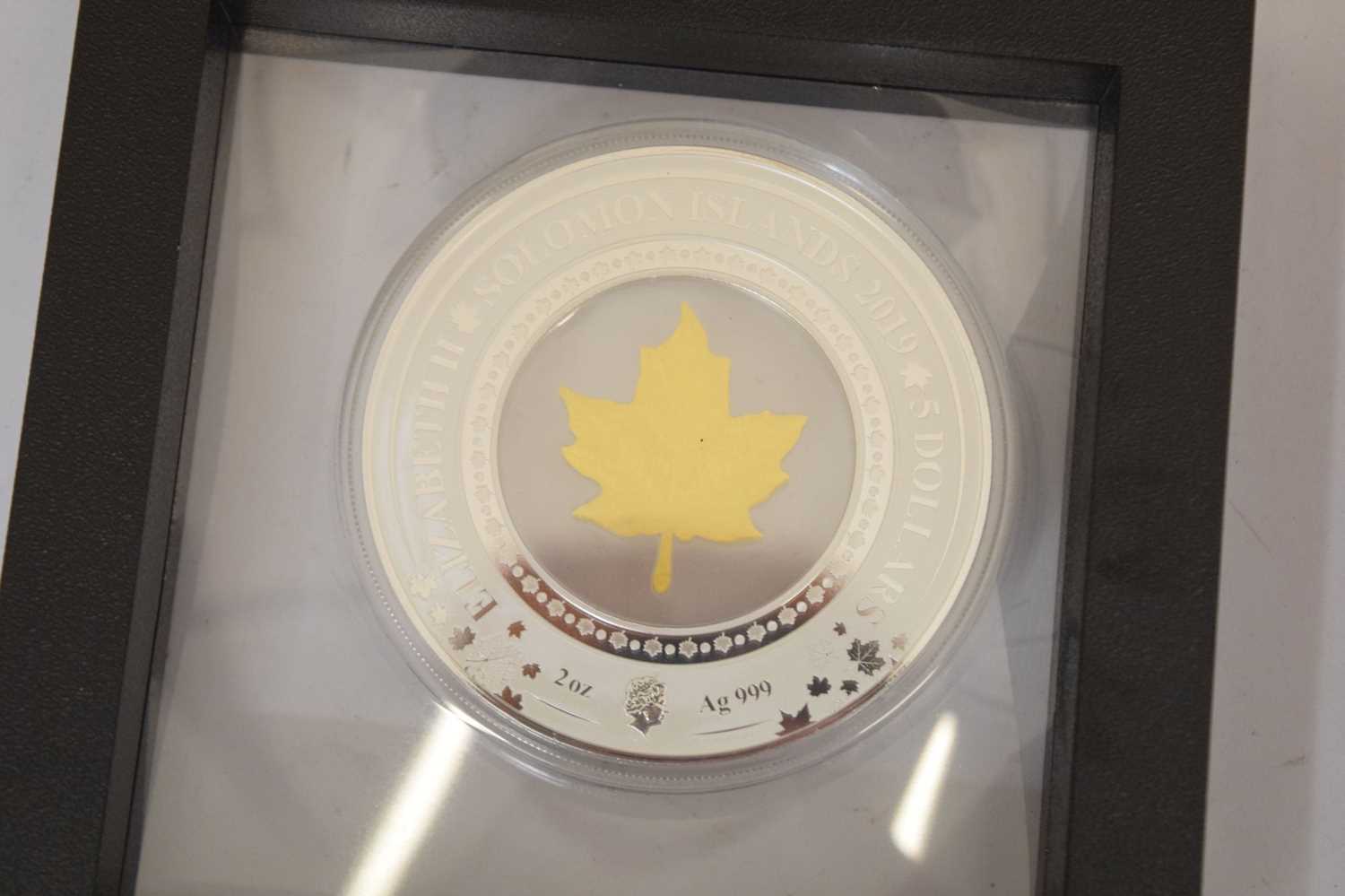 Solomon Islands silver proof 40th Anniversary 5 Dollar gold maple leaf medallion - Image 5 of 7