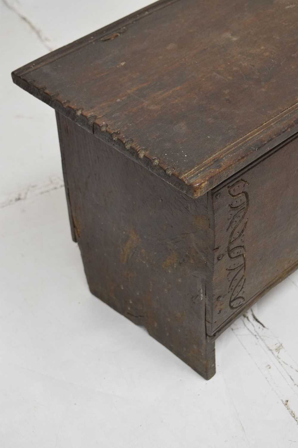 17th century small oak coffer - Image 3 of 10