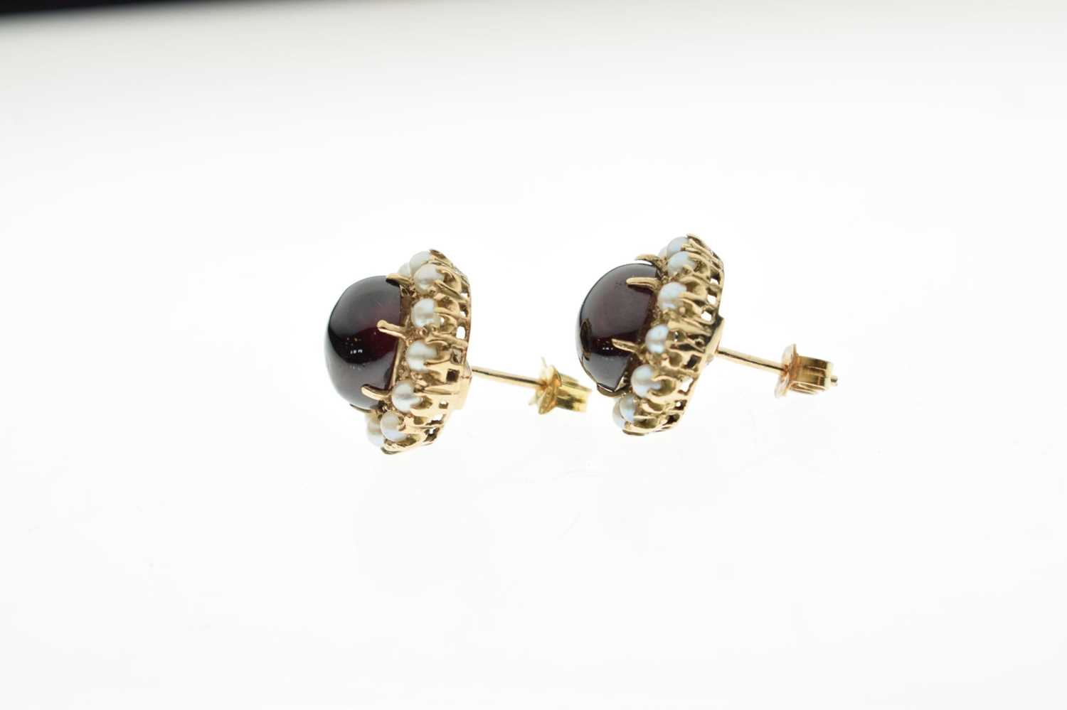 Pair of garnet and pearl 9ct gold cluster stud earrings - Image 2 of 6