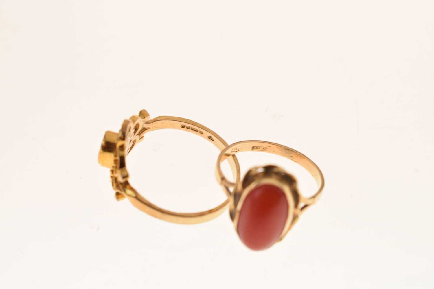 Modern 9ct gold peridot dress ring - Image 5 of 6