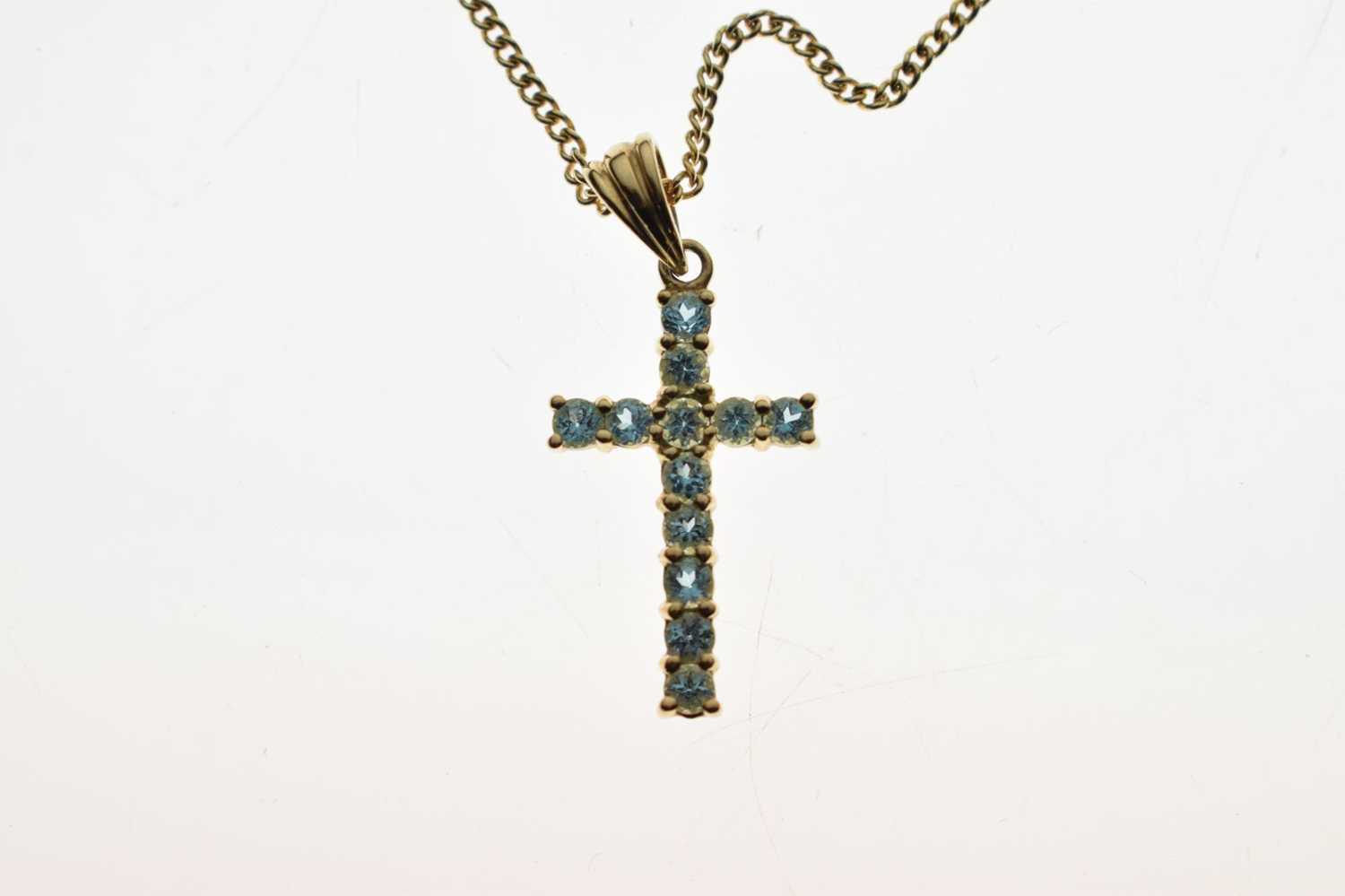 Blue topaz 9ct gold cross pendant necklace - Image 3 of 6