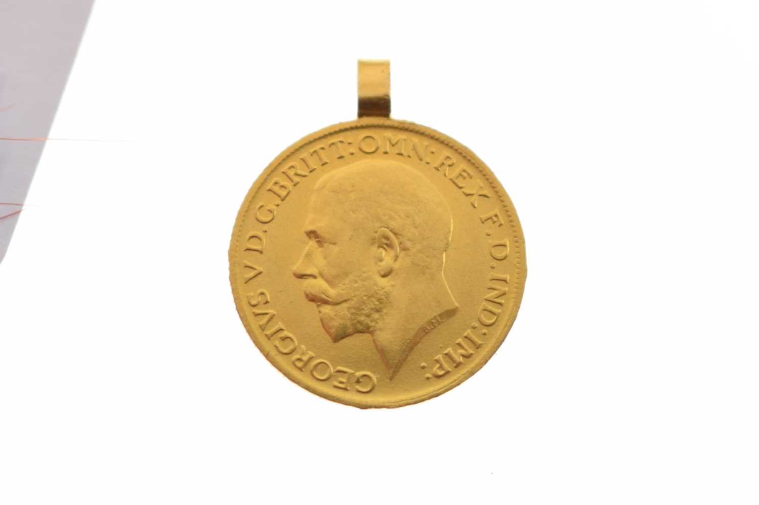 George V gold sovereign, 1911 - Image 2 of 4