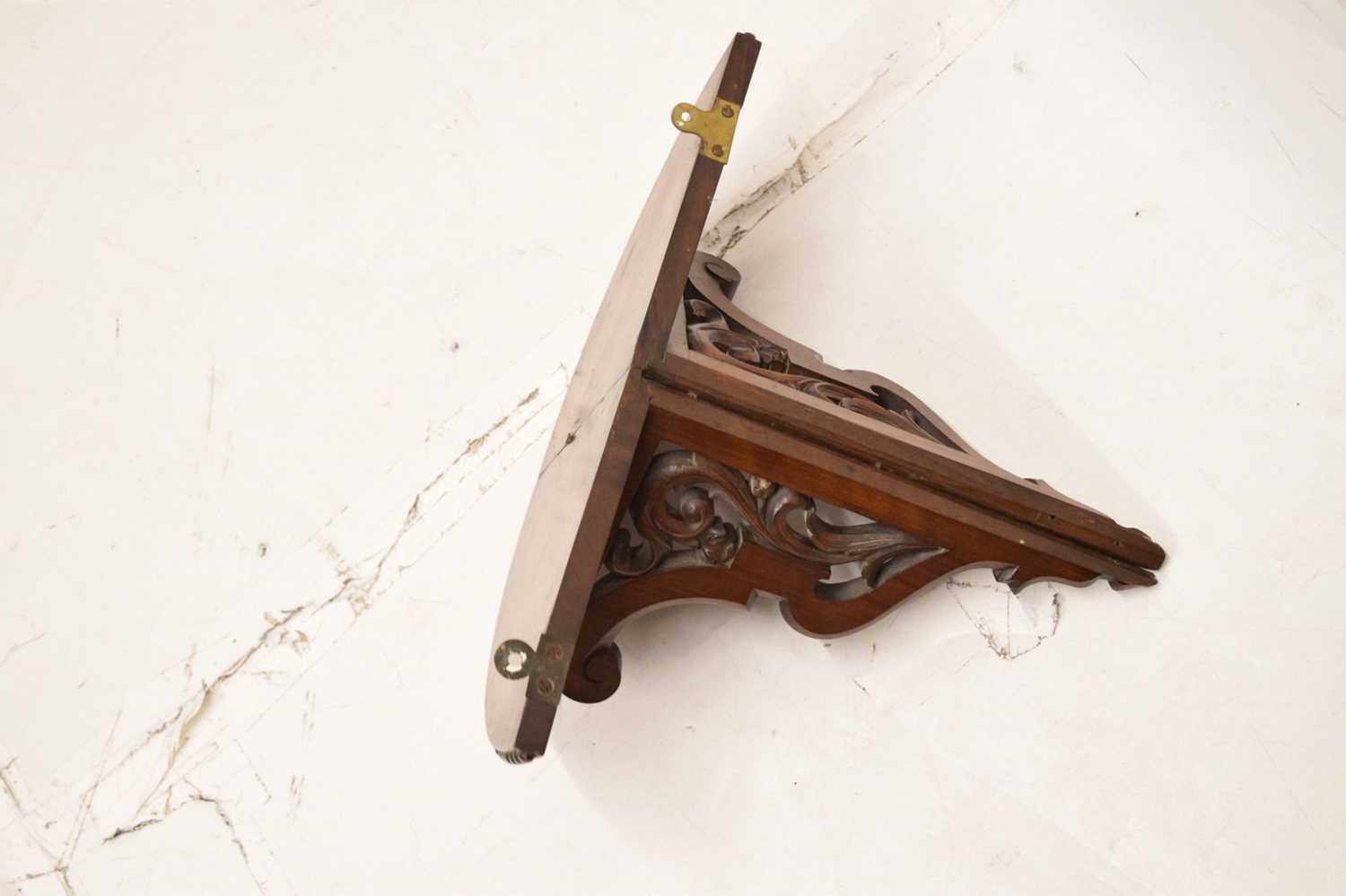 Set of fretwork wall shelves and wall bracket (2) - Image 9 of 10