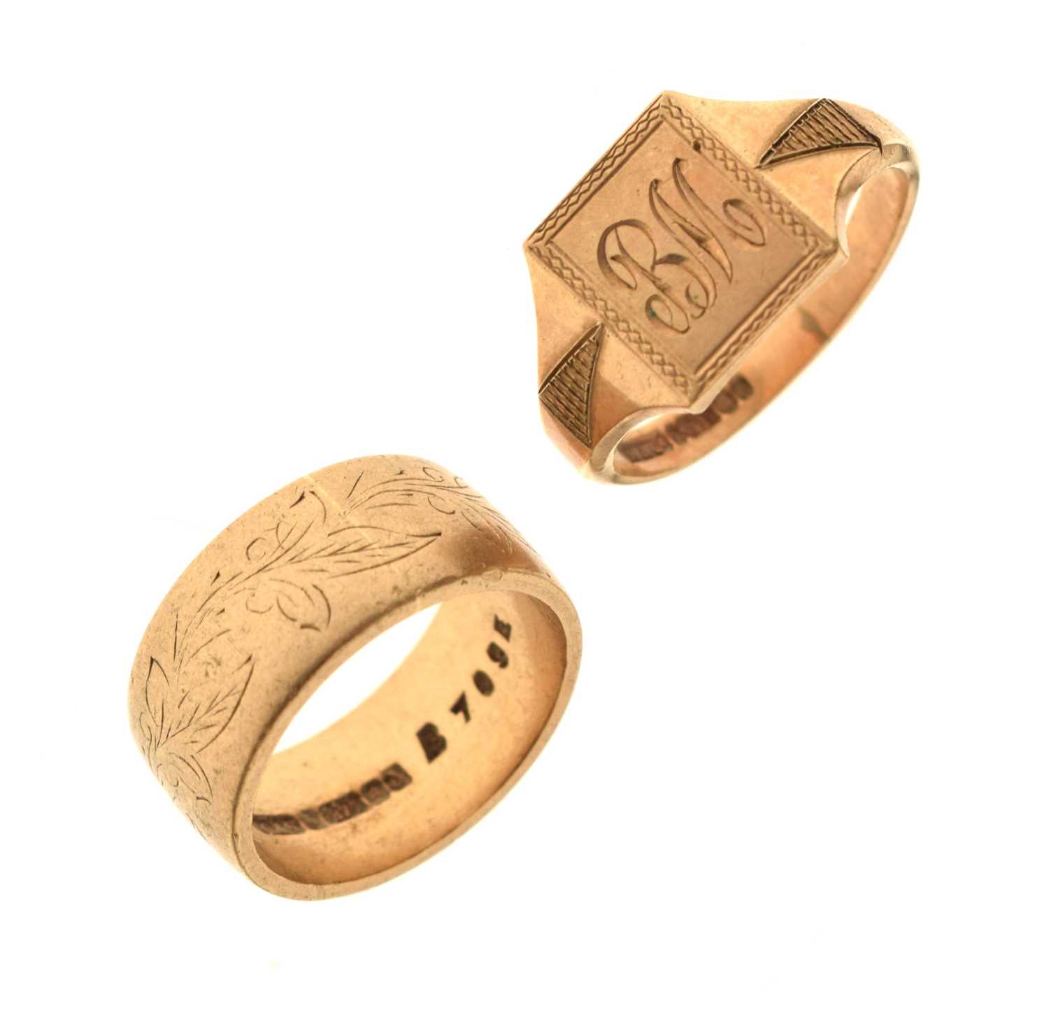 9ct gold signet ring and a 9ct gold wedding band