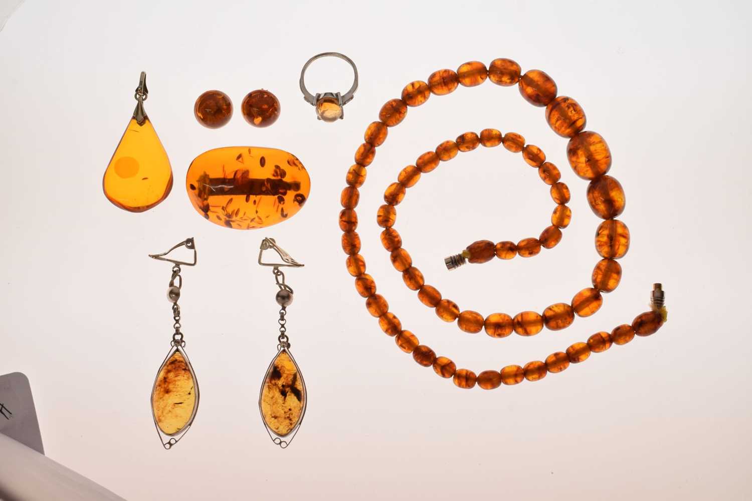 Group of amber jewellery - Image 11 of 11