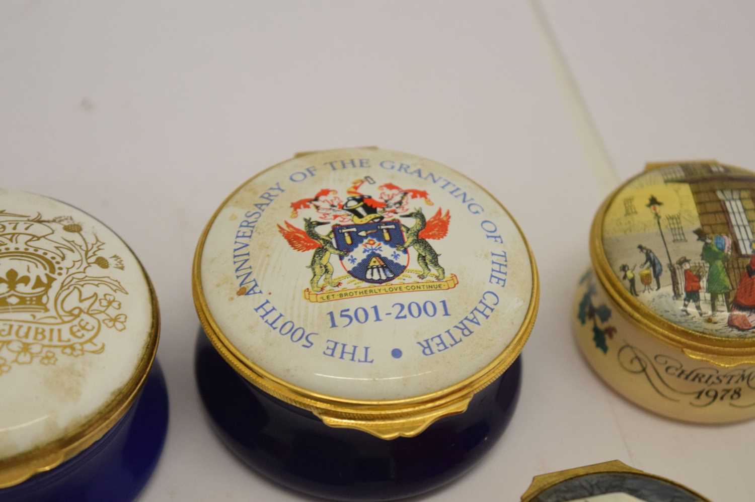 Group of Halcyon Days and other enamel boxes - Image 5 of 12
