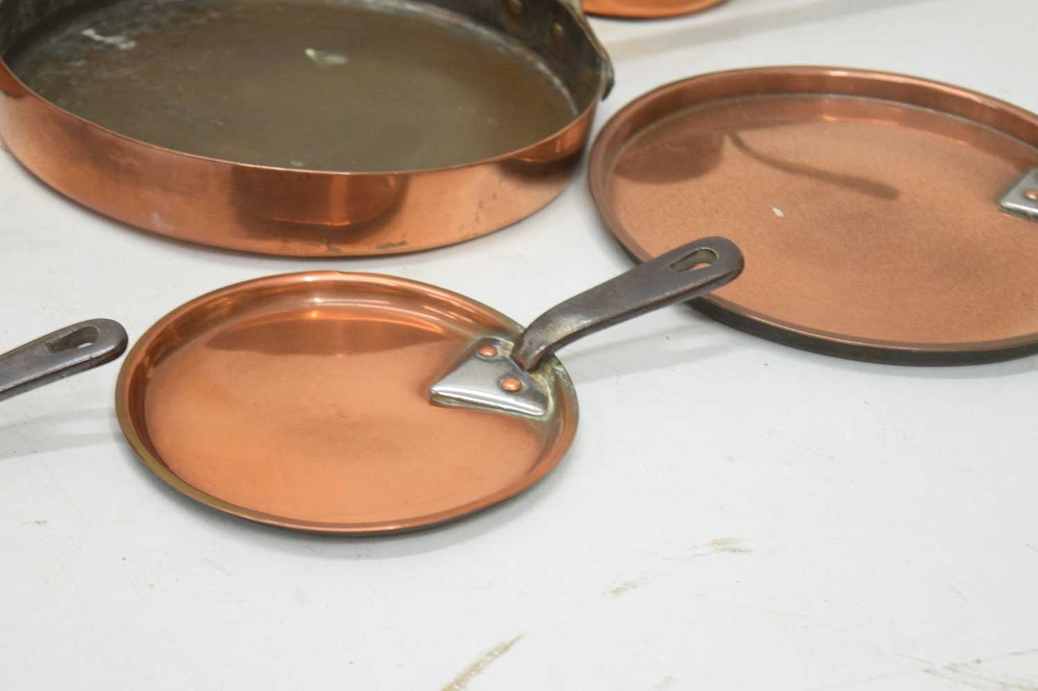 Graduated set of four copper saucepans with iron handles - Image 6 of 9