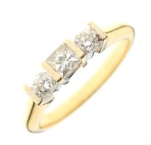 18ct gold three-stone diamond ring