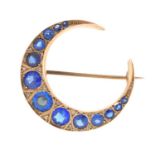 Edwardian 9ct gold crescent shaped brooch