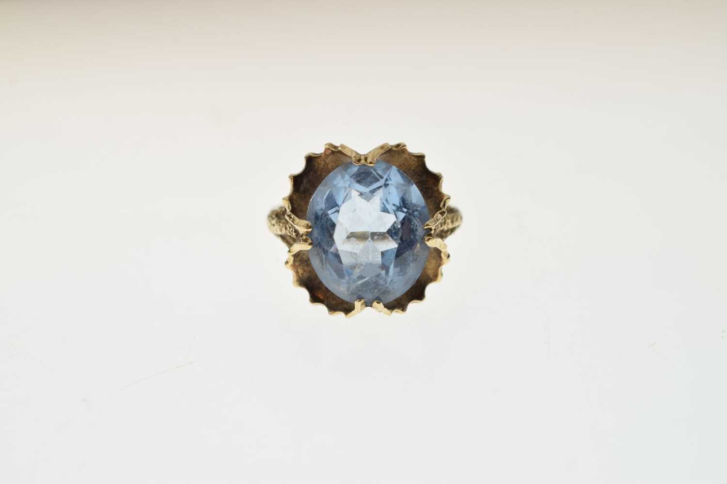 9ct gold blue topaz single-stone dress ring - Image 6 of 6