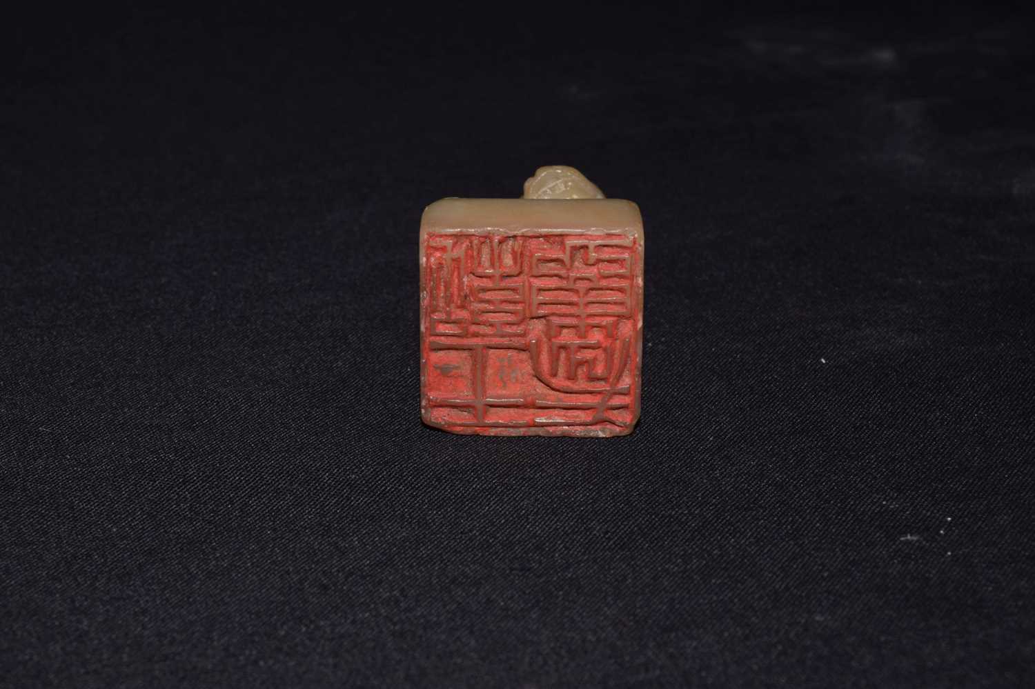 Chinese carved hardstone desk seal - Dog of Fo and pup - Bild 7 aus 7