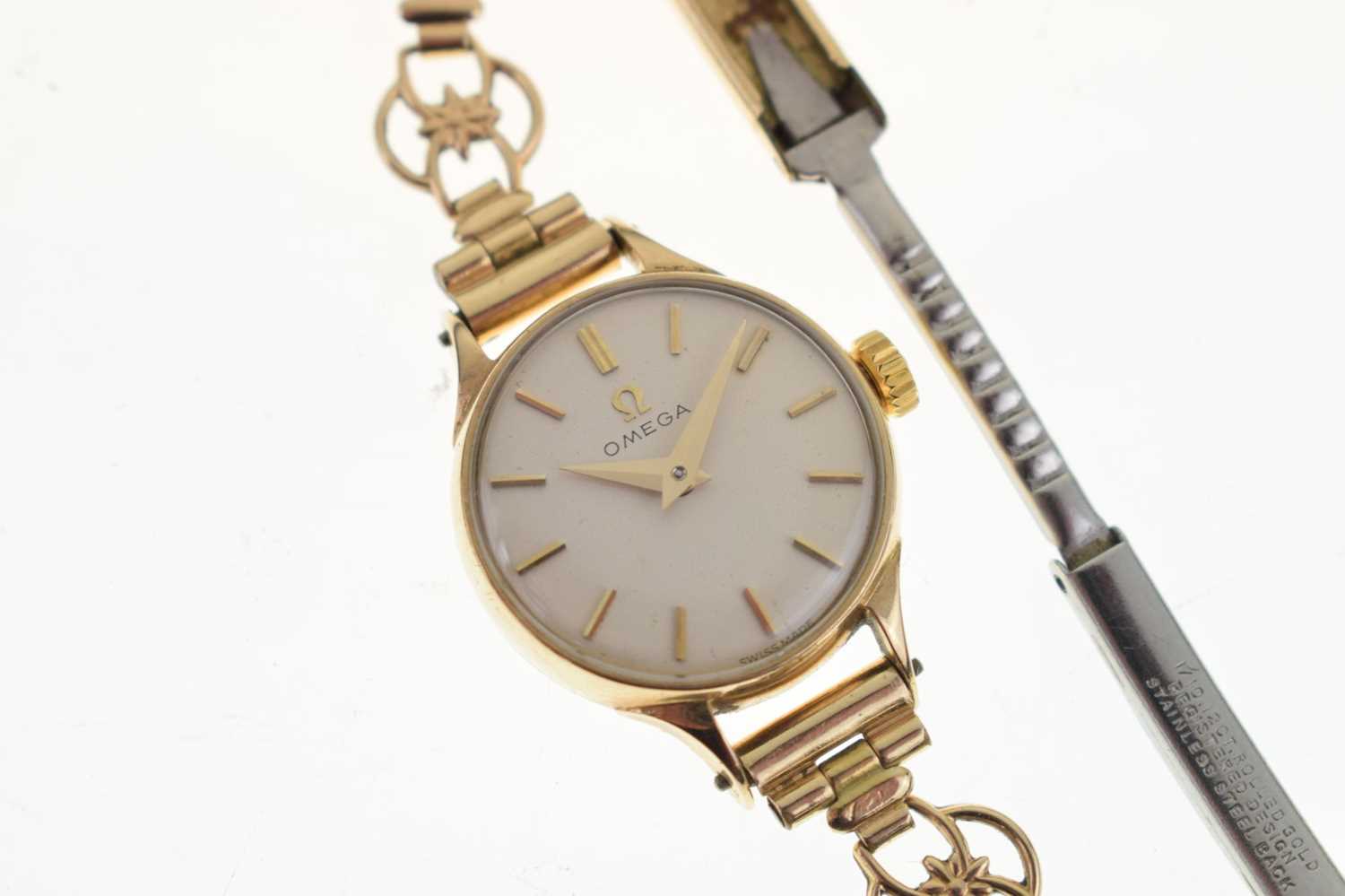 Omega - Lady's 9ct gold cased bracelet watch - Image 3 of 8