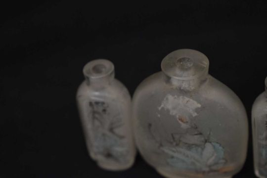 Three Chinese scent bottles - Image 7 of 9