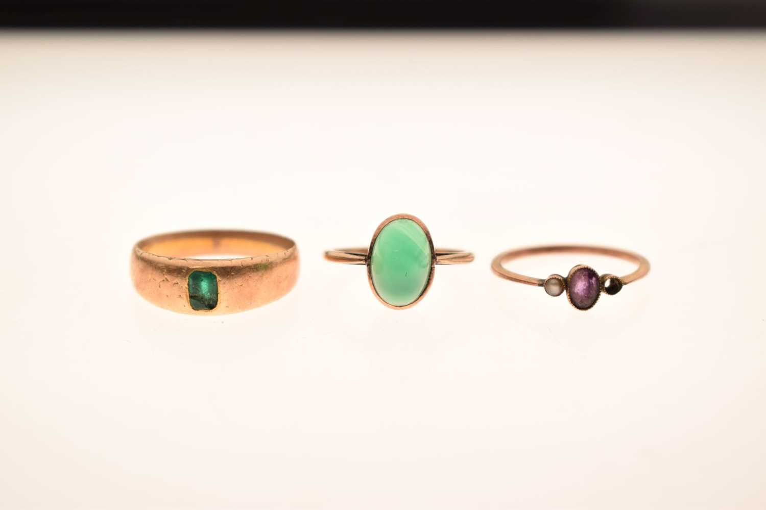 Three yellow metal gem-set rings - Image 6 of 6