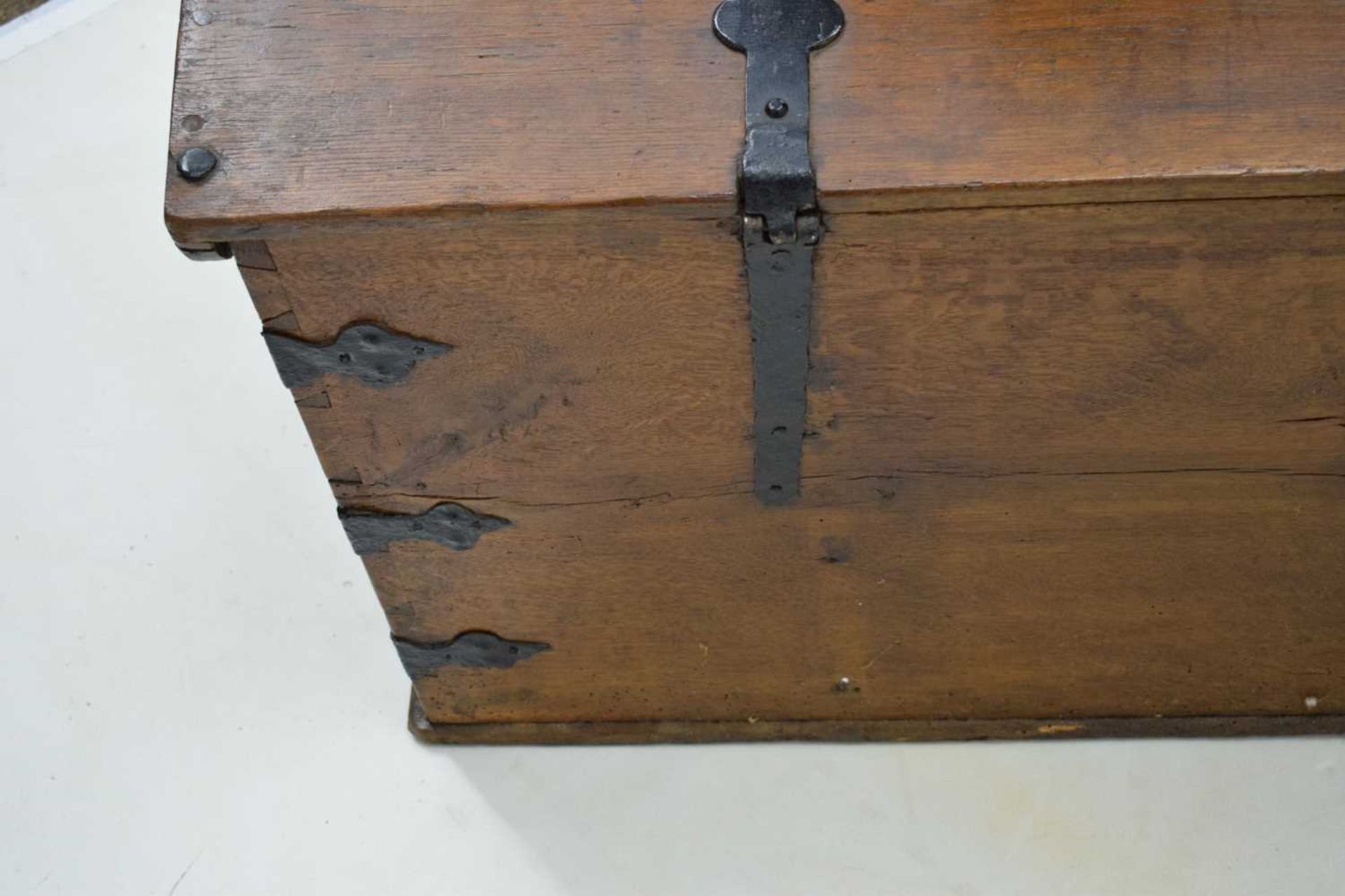 Dated late 18th century Continental (probably Dutch) oak kist, 1787 - Image 11 of 20