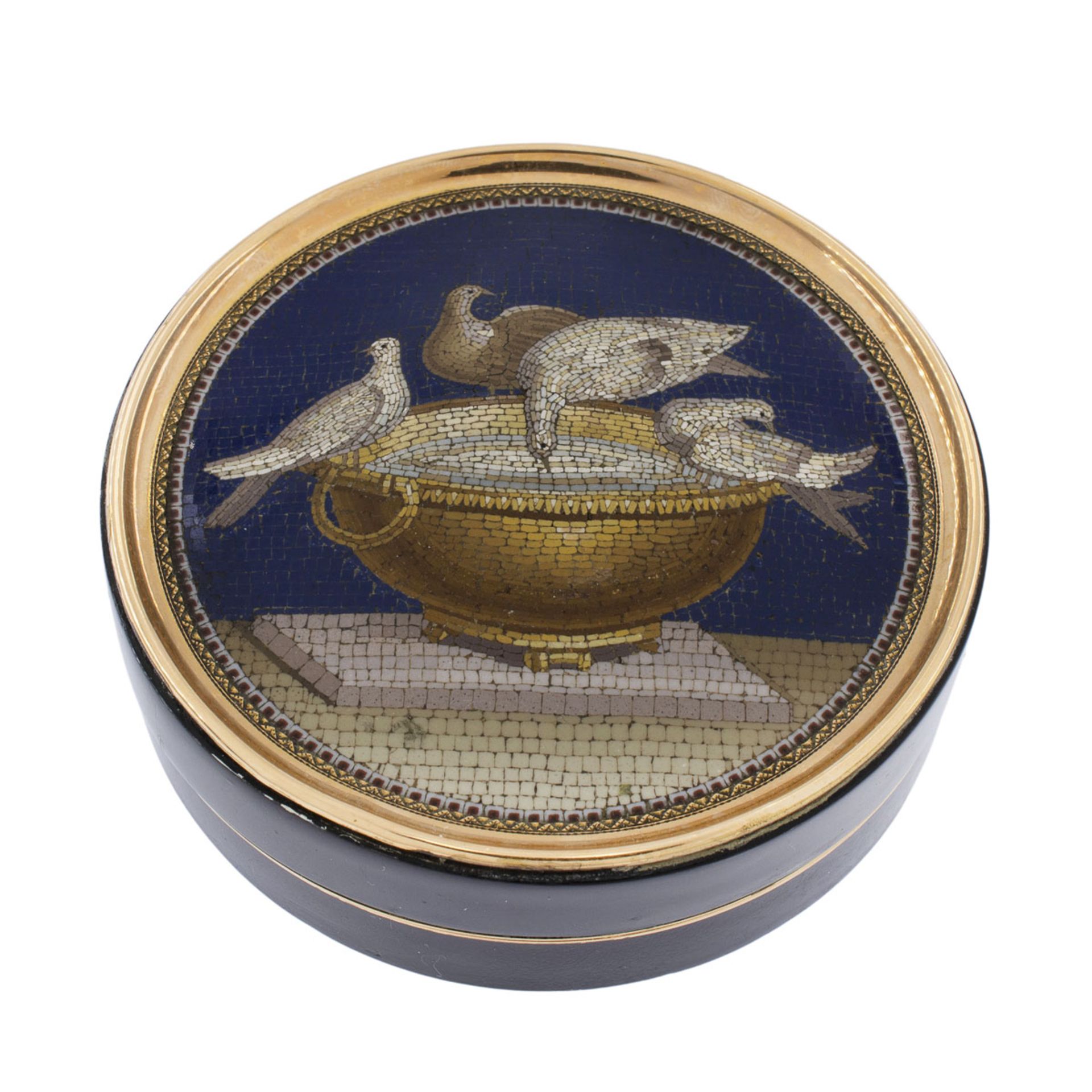 Lacquer and yellow gold with micromosaic circular box