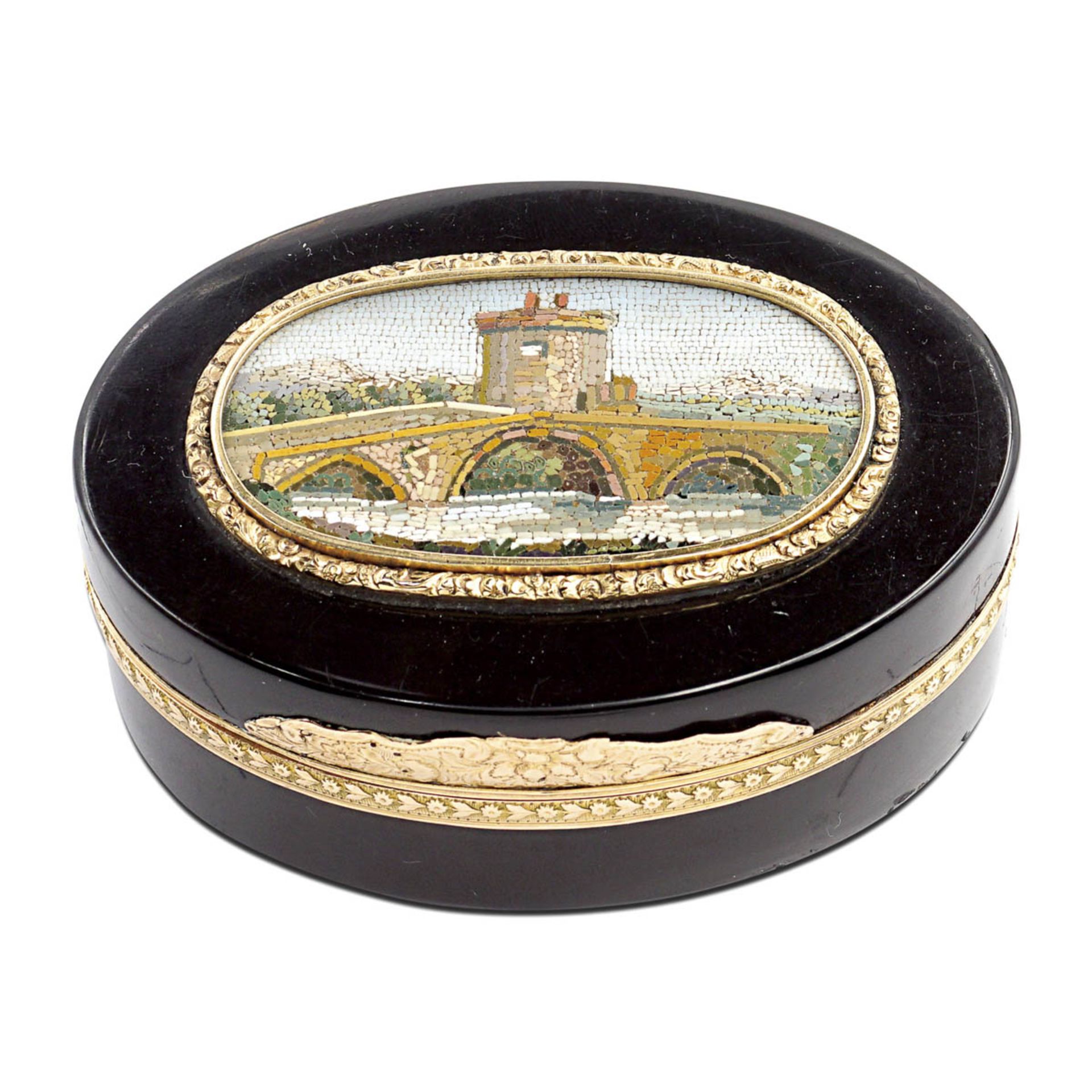 Lacquer, yellow gold and micromosaic snuffbox