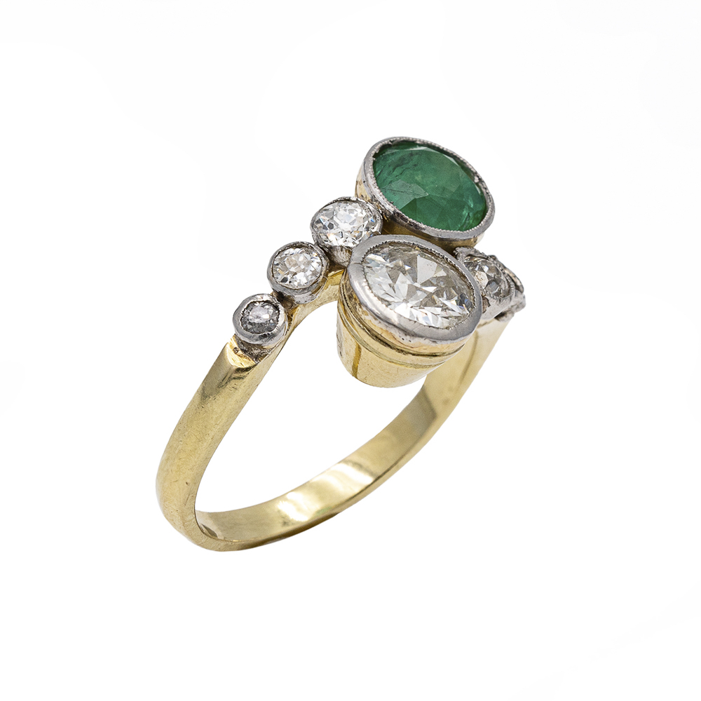 Antique 18kt yellow and white gold contrarié ring with diamond and emerald