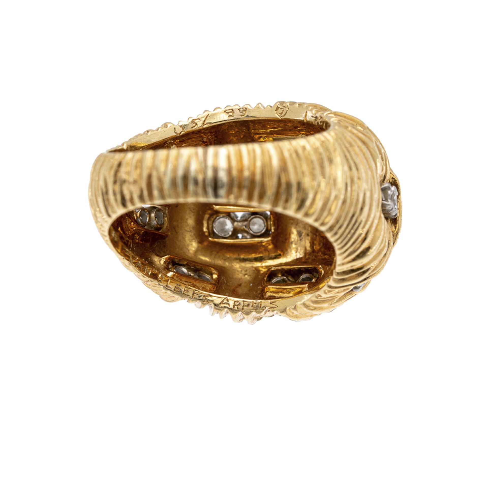 Van Cleef & Arpels bombé ring - Image 3 of 3