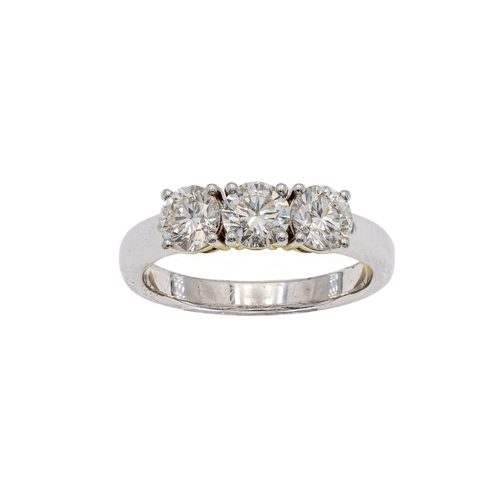 18kt white gold and three diamonds trilogy ring - Image 2 of 2