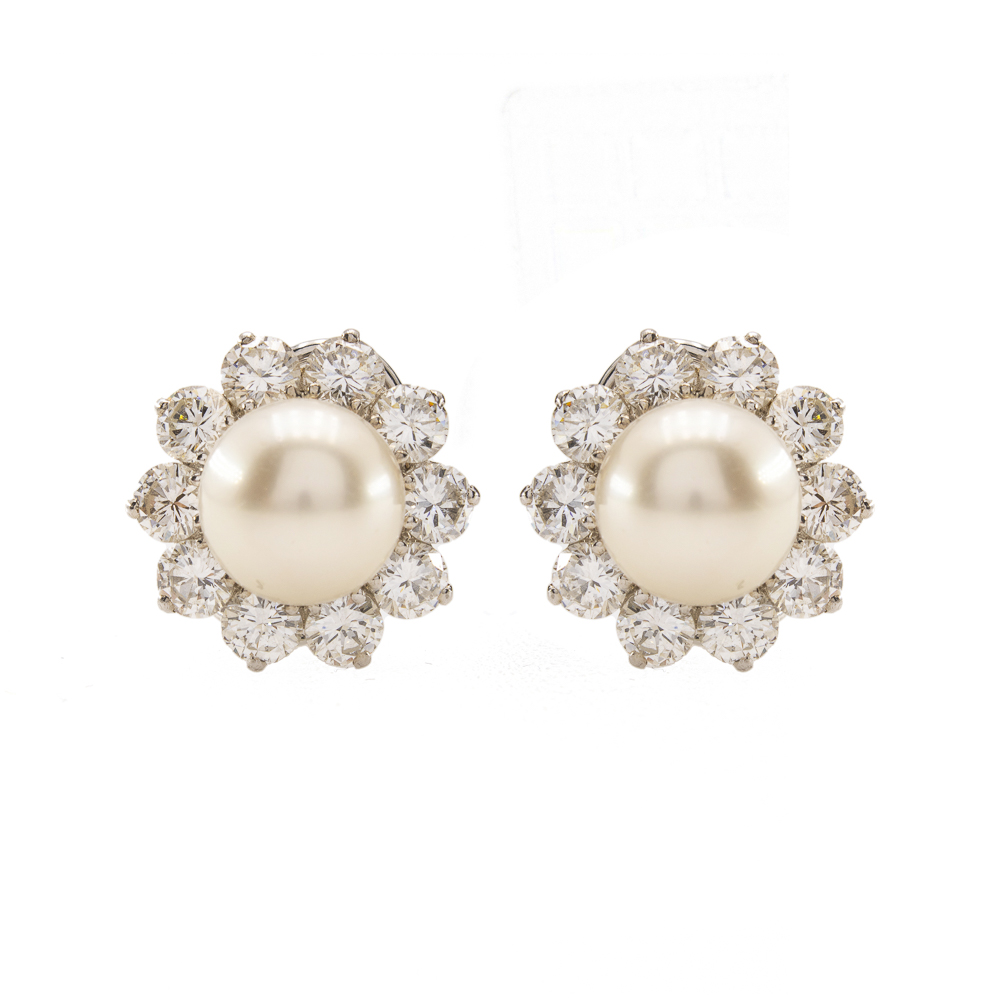 18kt white gold pearl and diamond lobe earrings