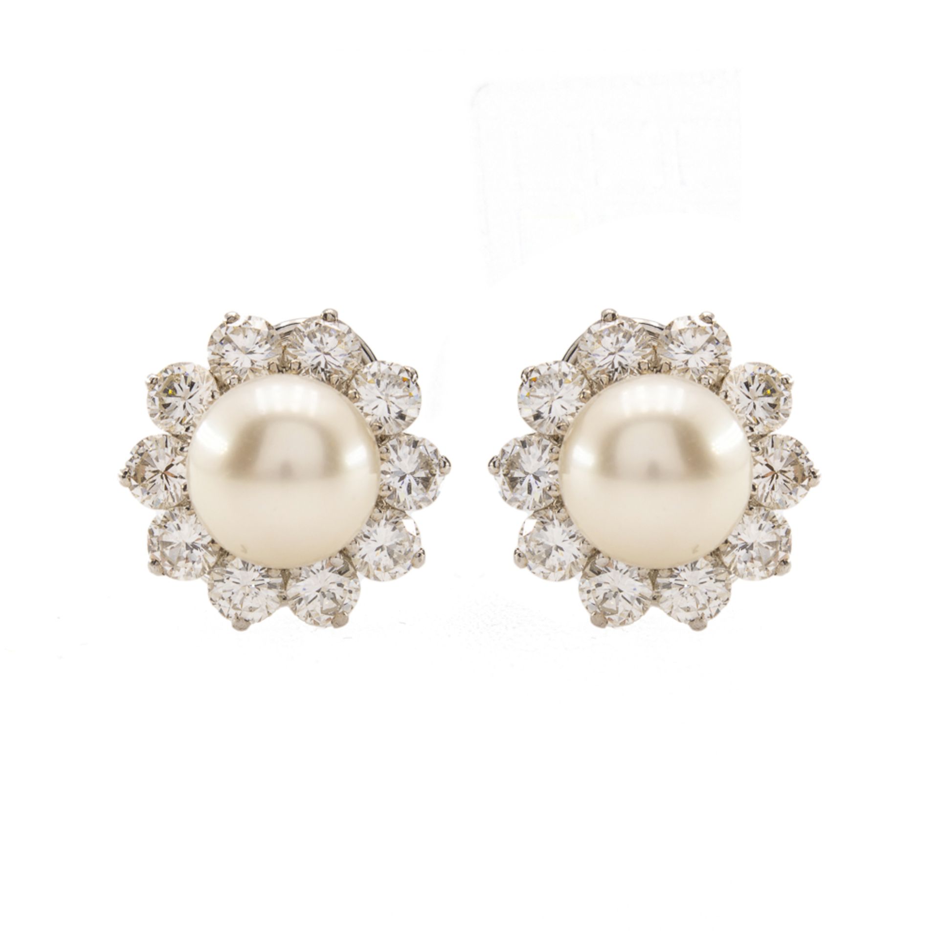 18kt white gold pearl and diamond lobe earrings