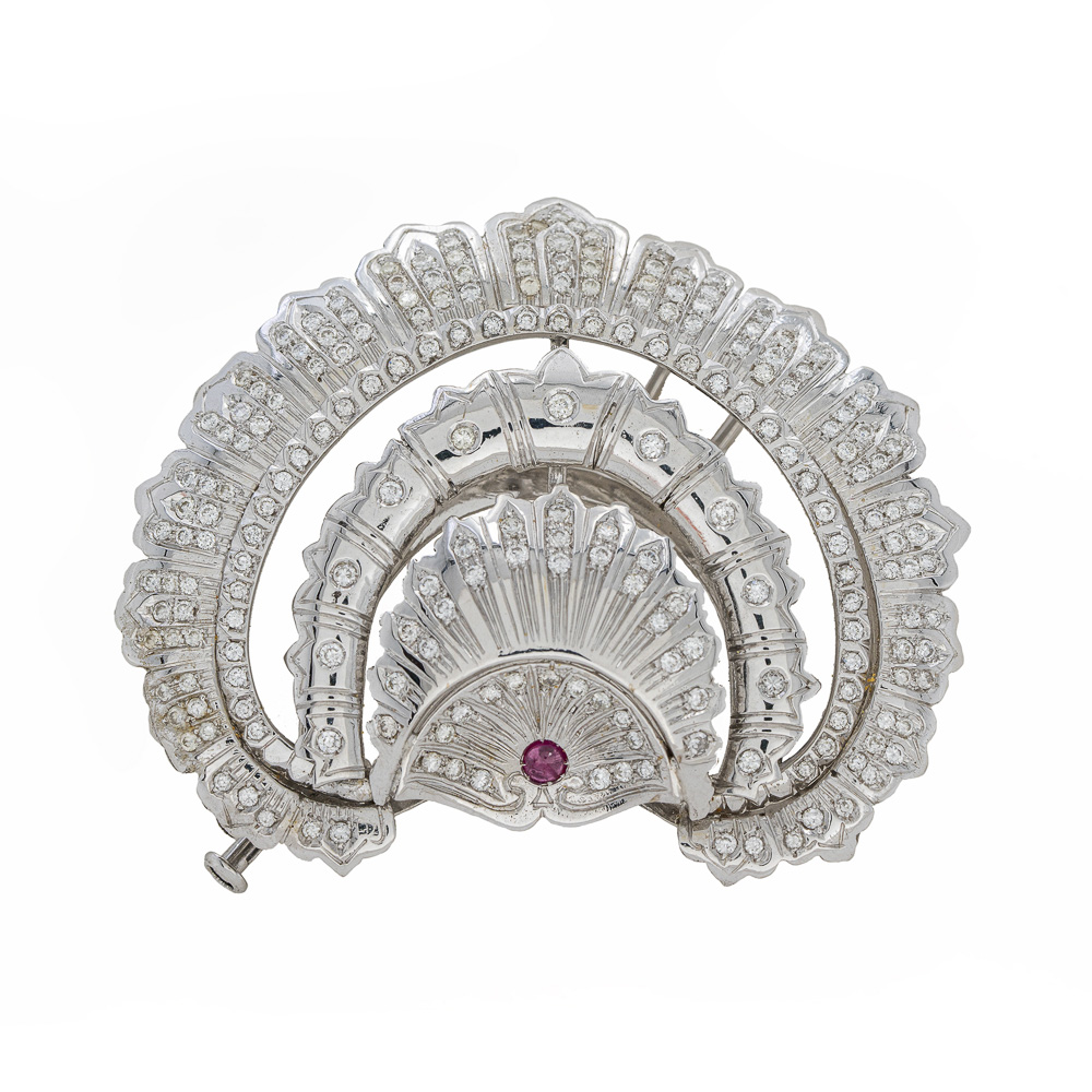 18kt white gold and diamonds brooch