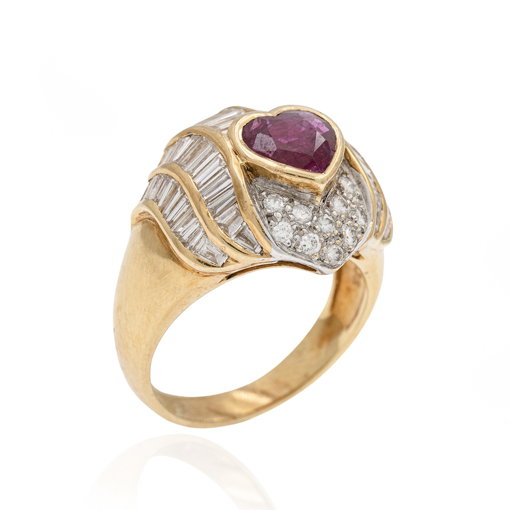 18kt yellow gold ring with natural ruby