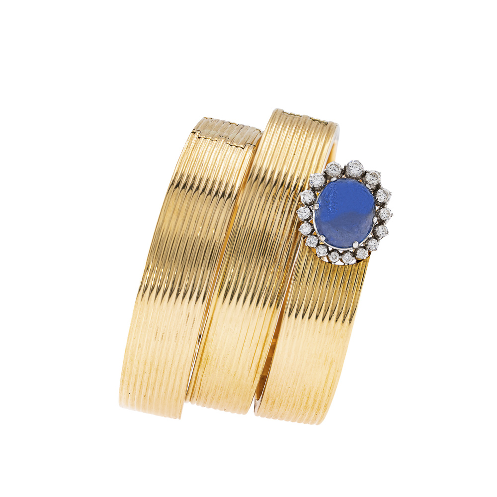 Three 18kt yellow gold with natural sapphire spiral bracelets - Image 2 of 2