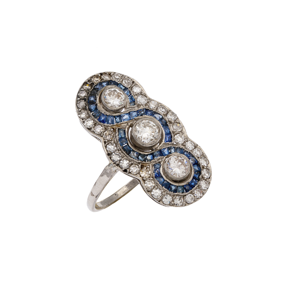 Platinum, diamonds and sapphires decò ring