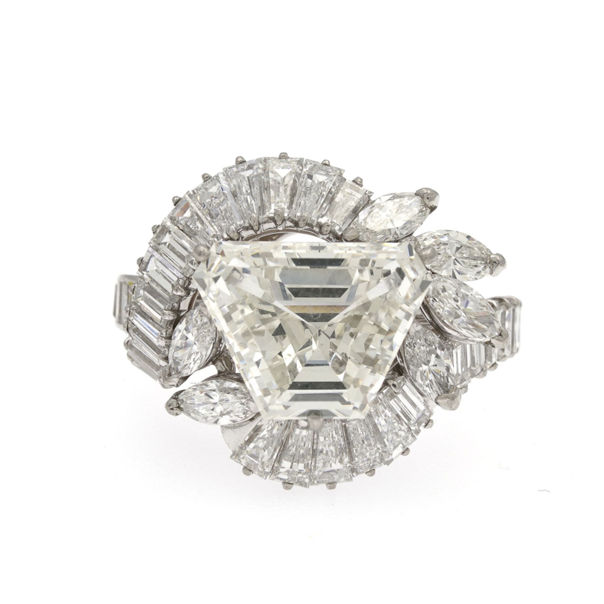 Ring with a triangular diamond with cut off corners 4.38 ctcorners 4.38 ct - Bild 2 aus 3