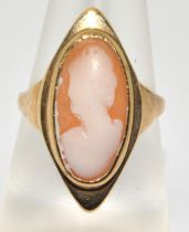 9ct Gold Cameo Ring. 4g Size O.