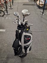 Dunlop set of golf clubs in Dunlop branded bag.