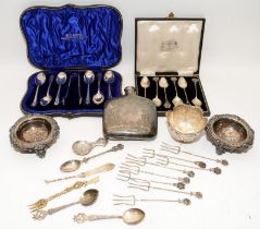 A collection of silver plated items to include an antique hip flask and cased flatware. Includes