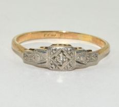 An Edwardian 9ct gold and platinum diamond ring Size o.