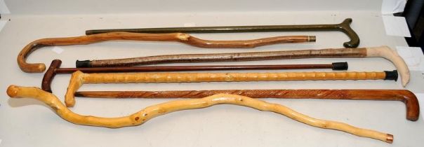 A collection of vintage walking sticks. 7 in lot.