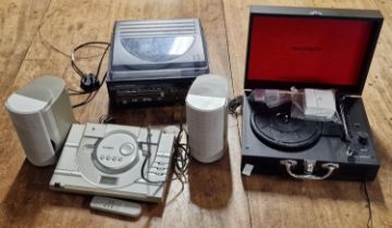 A Technika CD system together with two modern turntables (3).