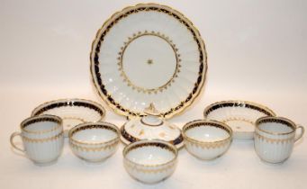 Fine Georgian antique English porcelain: Early New Hall hard paste porcelain part service in pattern