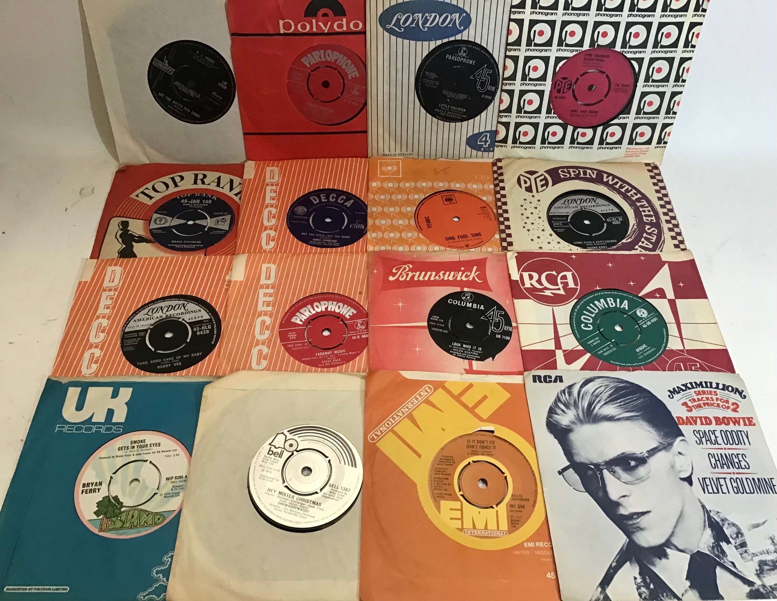 LARGE TRAY OF VARIOUS 45RPM 7” SINGLES. Found here is a collection of ...