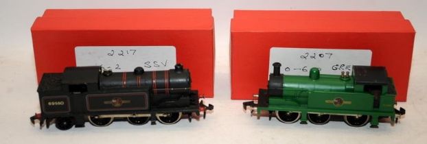 2 x unboxed Vintage Hornby OO gauge Tanks, 2217 BR Lined Black and 2207 BR Green