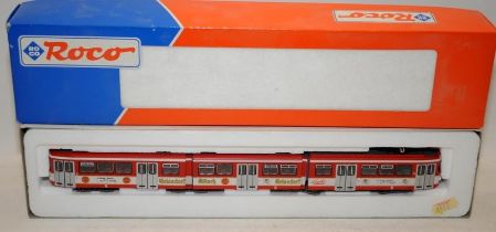 Roco HO gauge articulated tram with Reissdorf Kolsch Light branded livery ref:43186. Boxed