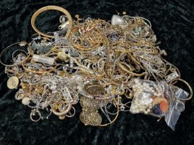 A bag of costume jewellery.